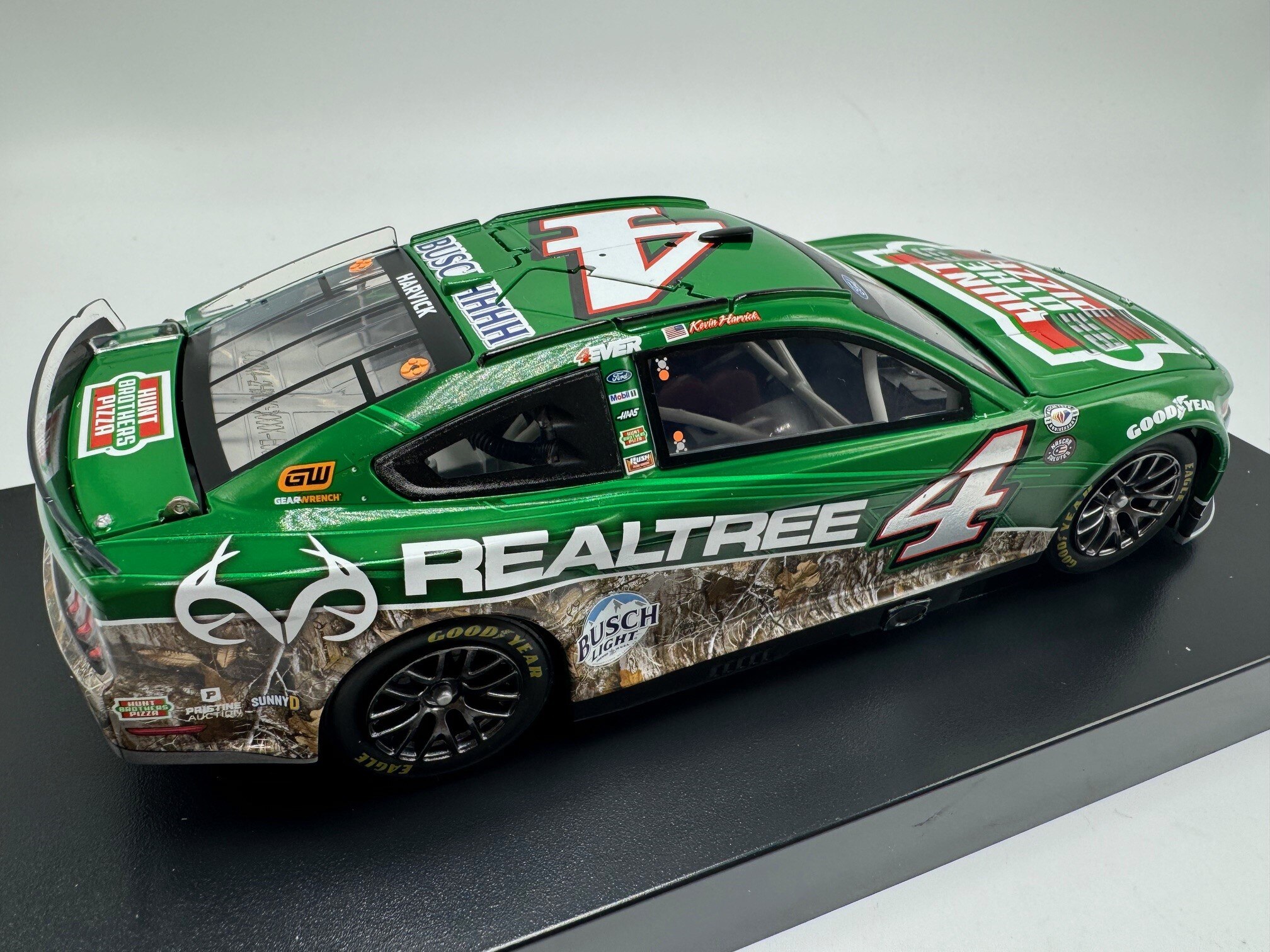 KEVIN HARVICK 2023 HUNT BROTHERS PIZZA/REALTREE GREEN 1:24 ELITE