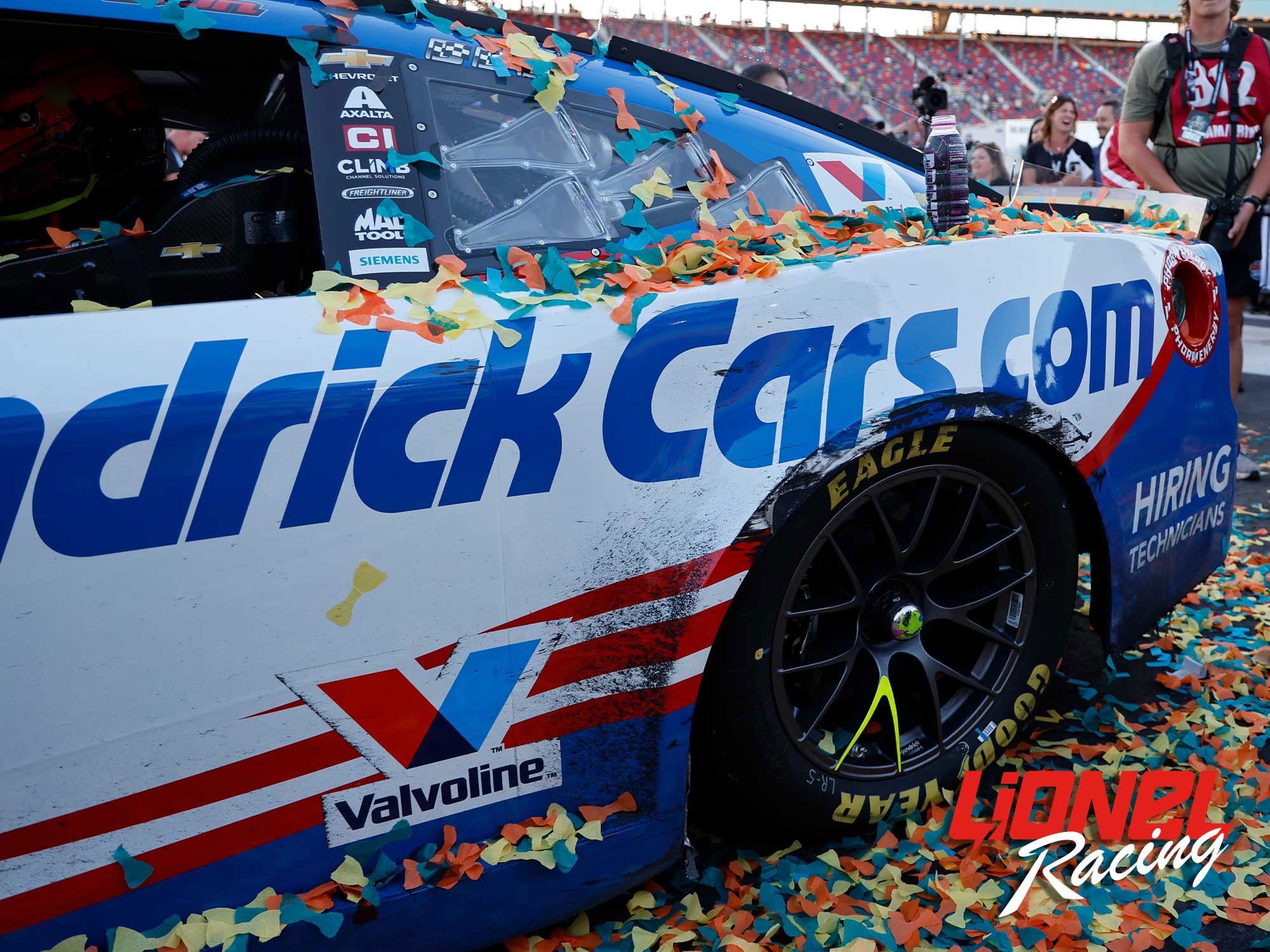 KYLE LARSON 2025 HENDRICKCARS.COM PHOENIX RACED VERSION 1:24 FLASHCOAT COLOR ELITE DIECAST