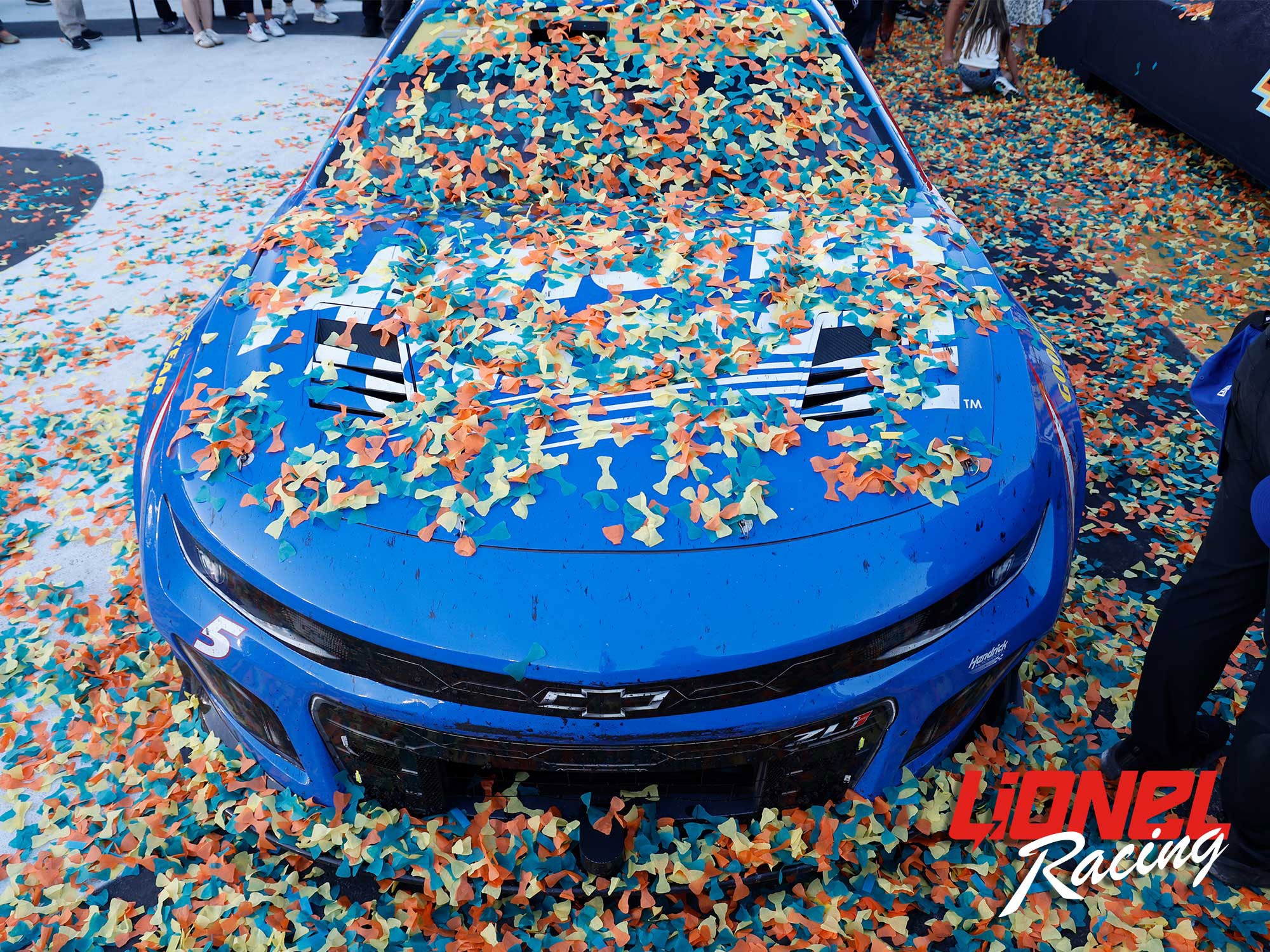 KYLE LARSON 2025 HENDRICKCARS.COM PHOENIX RACED VERSION 1:24 FLASHCOAT COLOR ELITE DIECAST