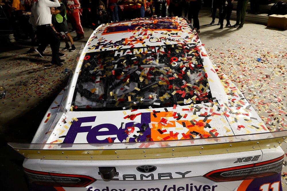 Denny Hamlin rides hot streak in Las Vegas, holds off Chase Elliott to win  NASCAR playoff race - The Boston Globe