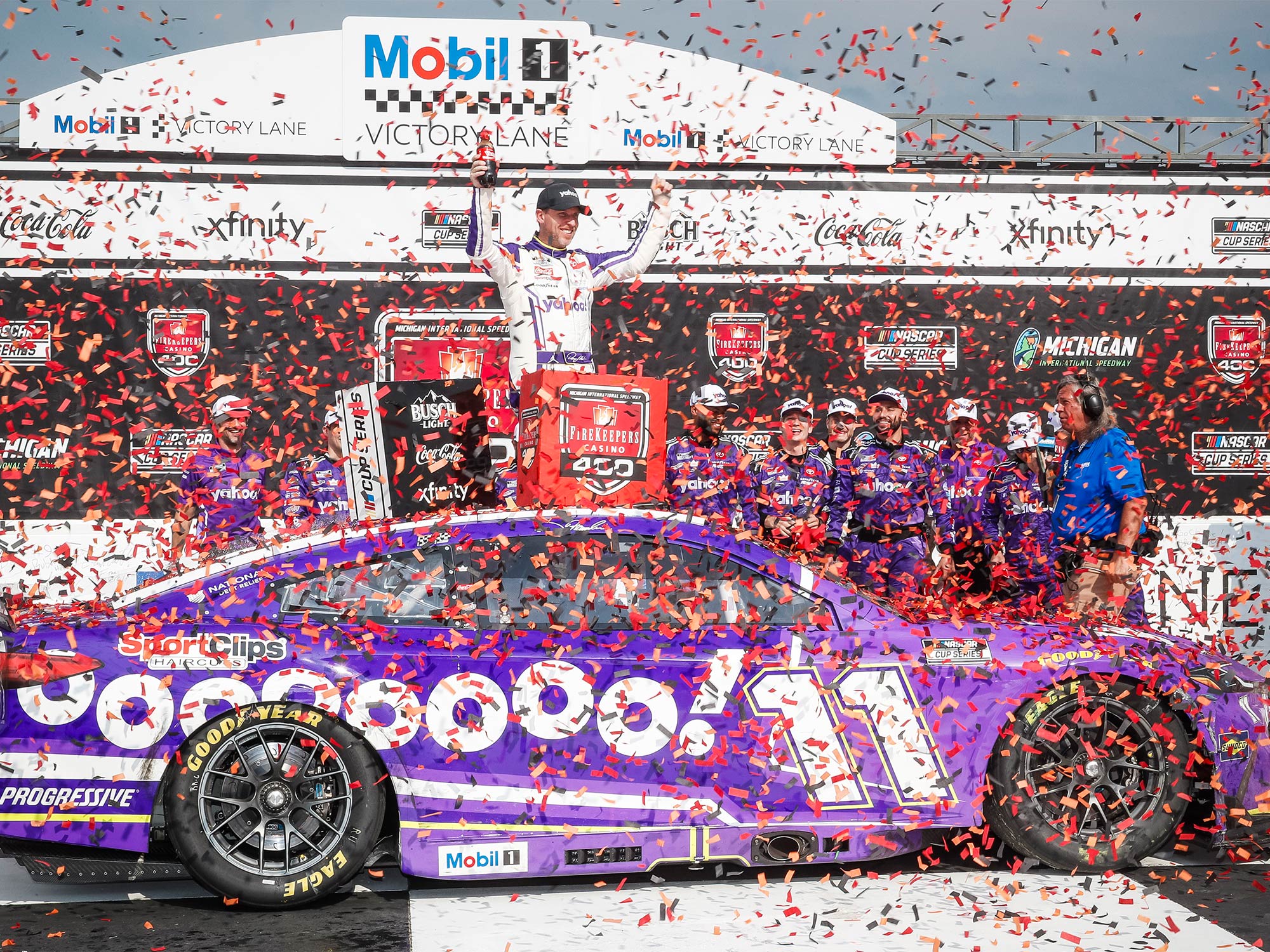 DENNY HAMLIN 2025 YAHOO! MICHIGAN RACED WIN 1:24 ELITE PREMIER DIECAST