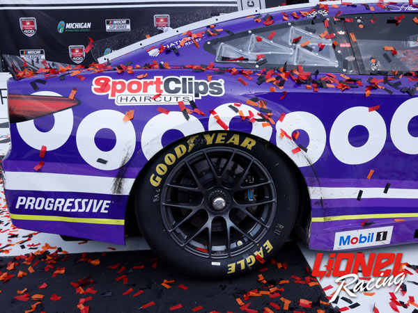 DENNY HAMLIN 2025 YAHOO! MICHIGAN RACED WIN 1:64 ARC DIECAST