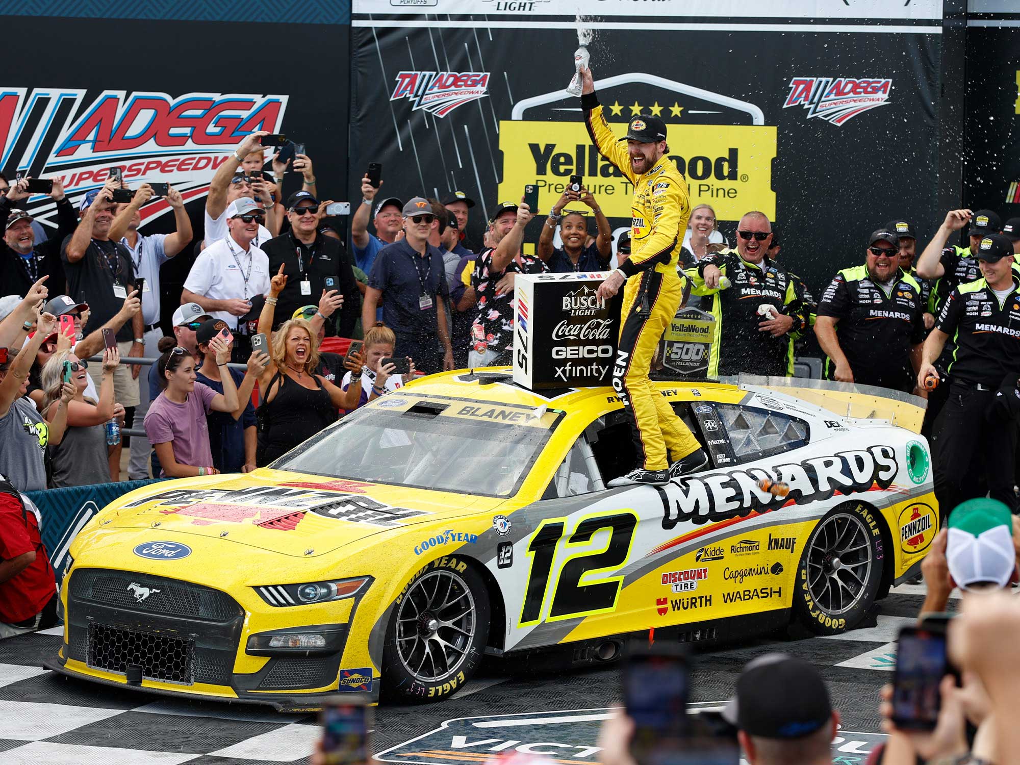 Menards Country Thunder Tickets 2023 - 931ymw6