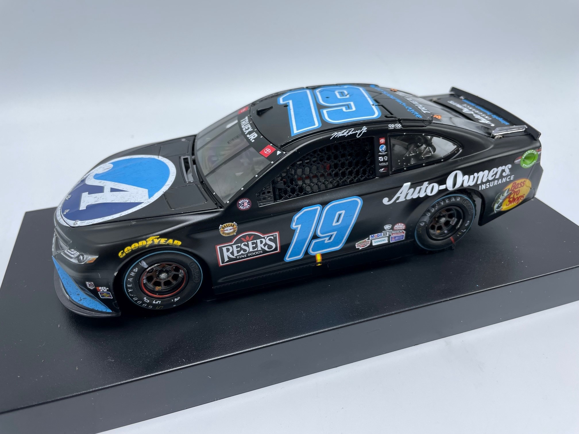 Martin truex jr diecast 1 24 outlet