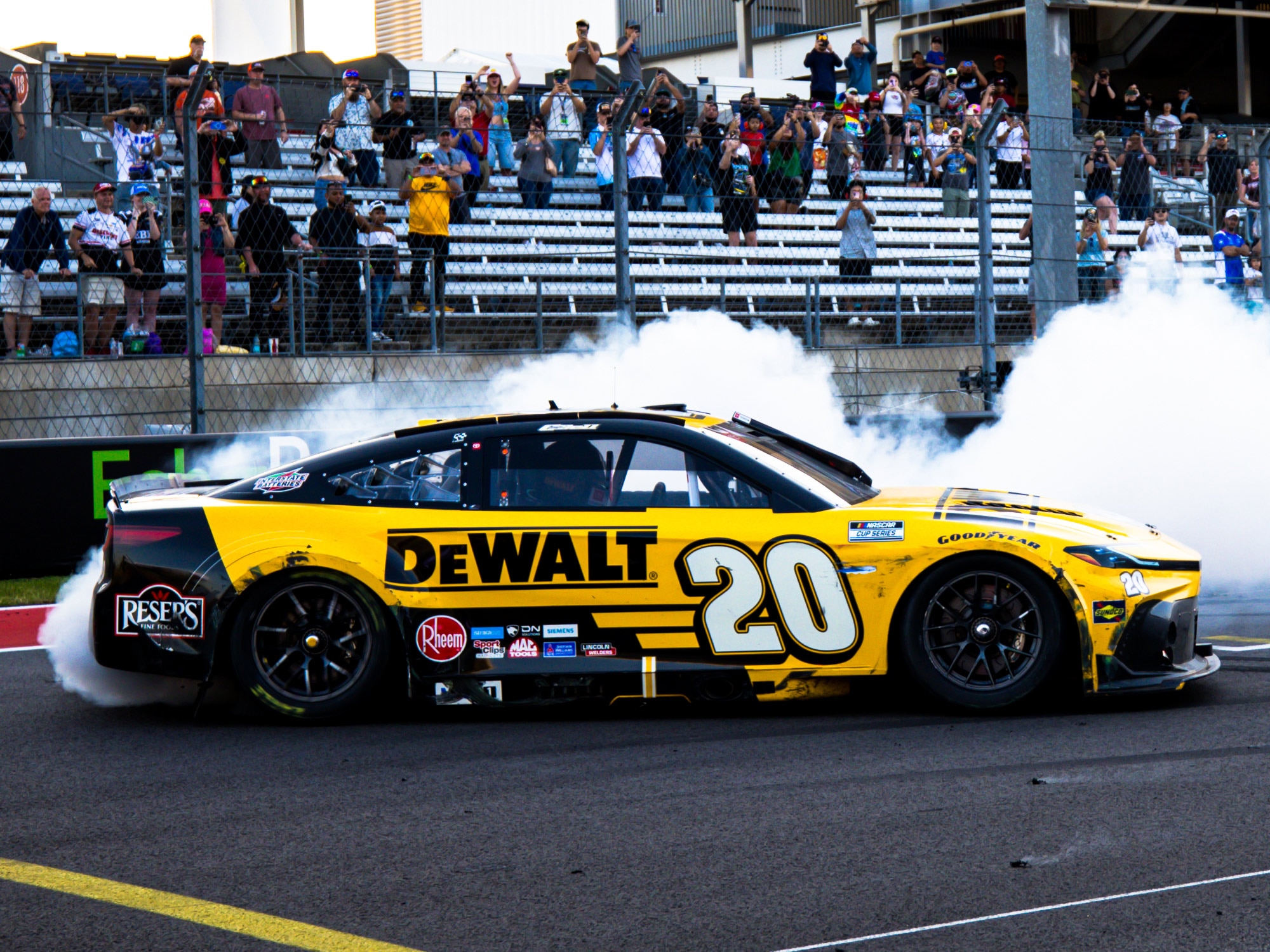 CHRISTOPHER BELL 2025 DEWALT COTA RACED WIN 1:24 ARC DIECAST