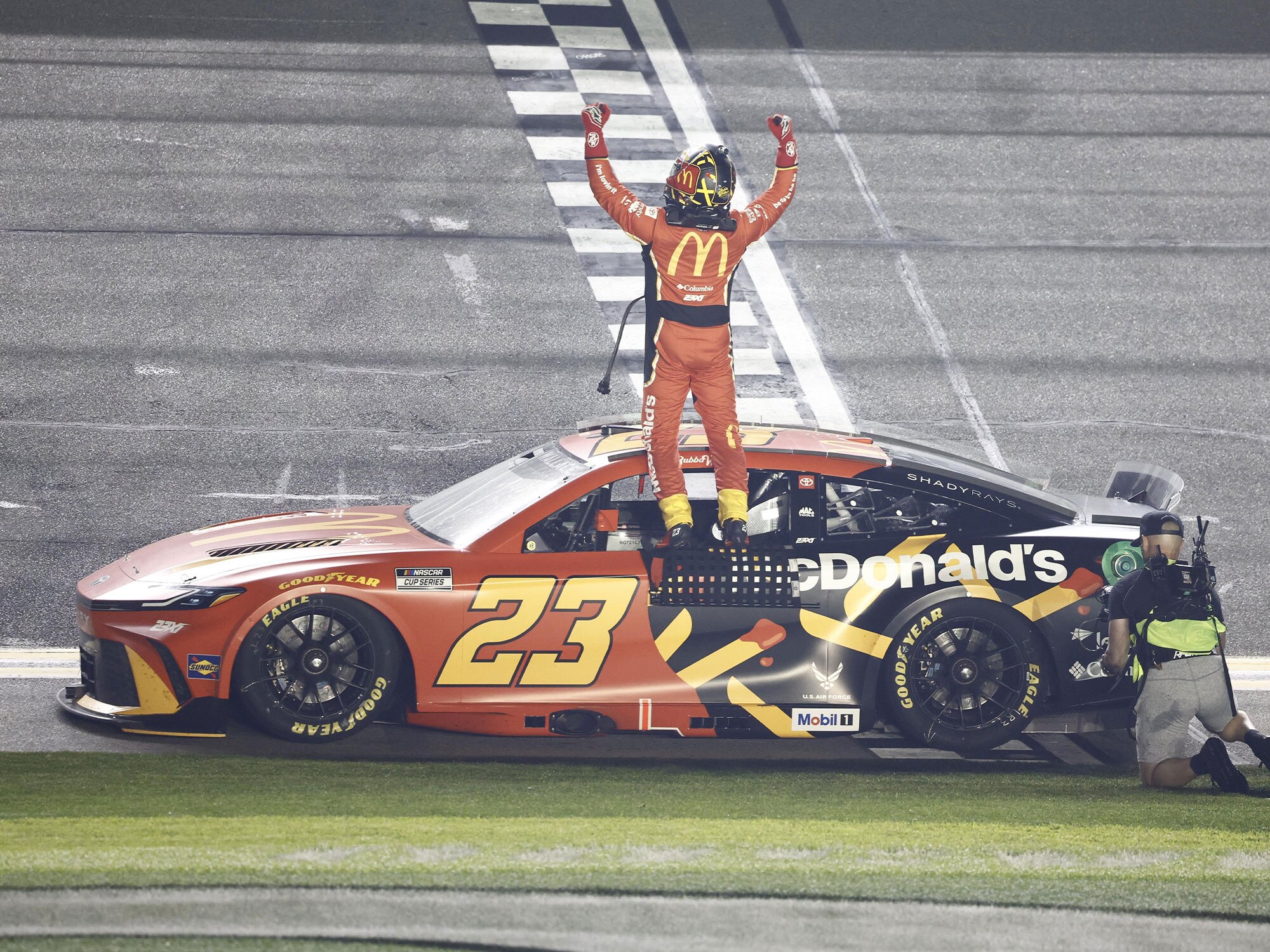 BUBBA WALLACE 2025 MCDONALD'S DAYTONA DUEL 1 RACED WIN 1:24 ELITE PREMIER DIECAST