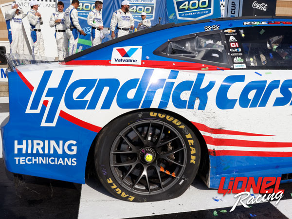 KYLE LARSON 2025 HENDRICKCARS.COM KANSAS RACED WIN 1:24 ELITE DIECAST