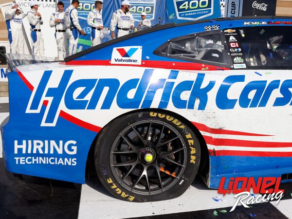 KYLE LARSON 2025 HENDRICKCARS.COM KANSAS RACED WIN 1:24 ELITE PREMIER DIECAST