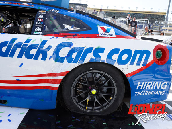 KYLE LARSON 2025 HENDRICKCARS.COM KANSAS RACED WIN 1:24 ELITE PREMIER DIECAST