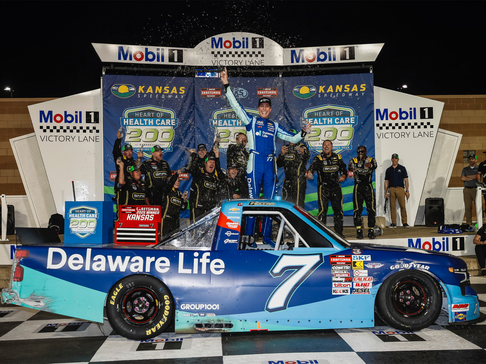 CARSON HOCEVAR 2025 DELAWARE LIFE KANSAS RACED WIN 1:24 ARC DIECAST
