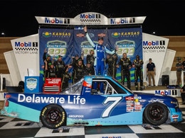 CARSON HOCEVAR 2025 DELAWARE LIFE KANSAS RACED WIN 1:24 ARC DIECAST